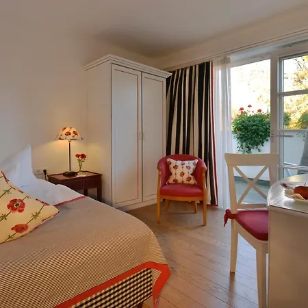 Romantik & Restaurant Hirsch 4*
