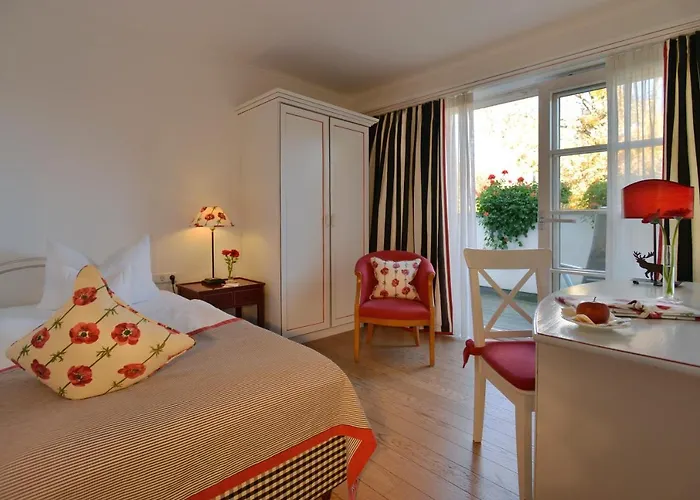 Romantik & Restaurant Hirsch 4*