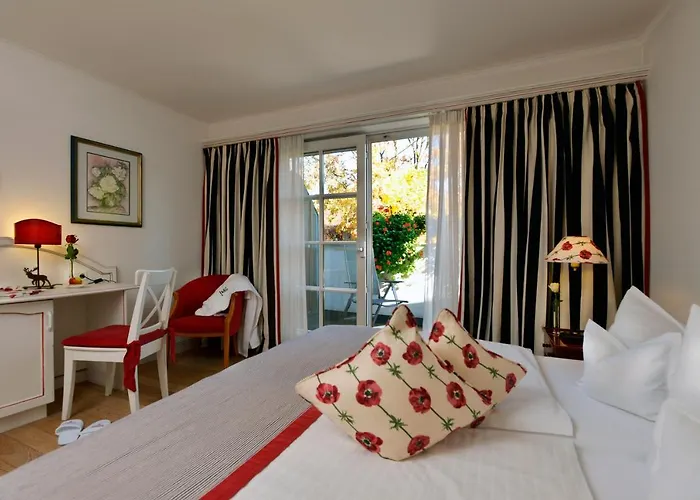 Romantik & Restaurant Hirsch 4*