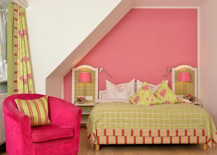 Romantik & Restaurant Hirsch 4*