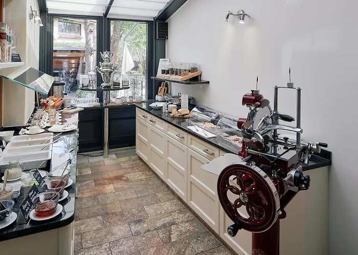 Otel Romantik & Restaurant Hirsch 4*